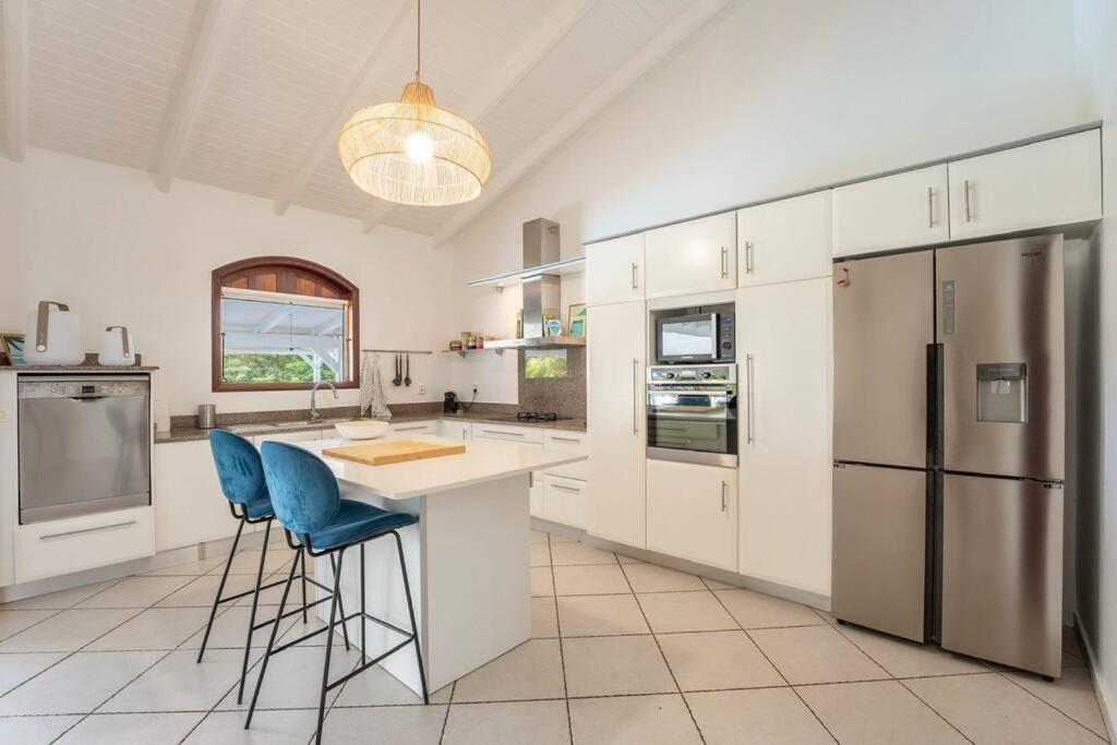Spacieuse Villa Corossol Avec Piscine Et Jeux Exterieurs Le Gosier  Buitenkant foto