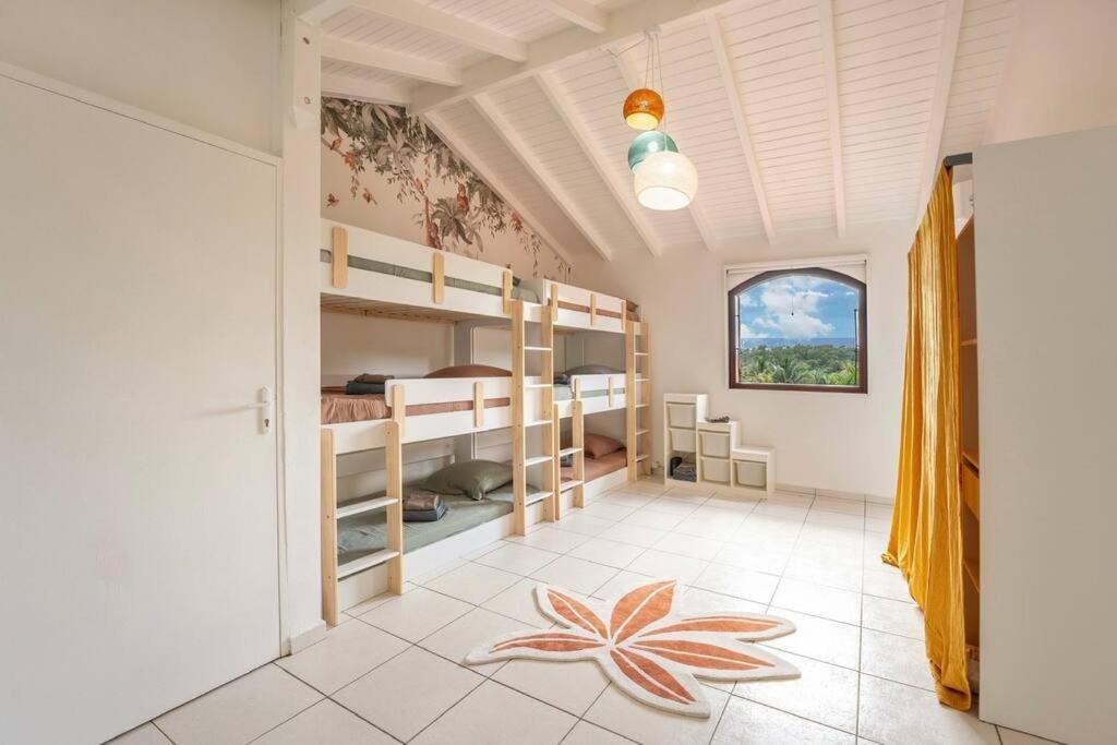 Spacieuse Villa Corossol Avec Piscine Et Jeux Exterieurs Le Gosier  Buitenkant foto