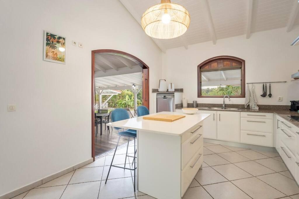 Spacieuse Villa Corossol Avec Piscine Et Jeux Exterieurs Le Gosier  Buitenkant foto